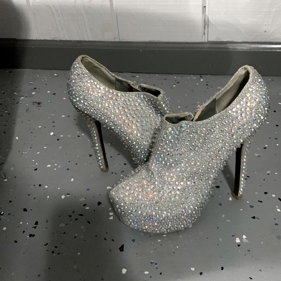 Silver diamond heels - Picture 1 of 1